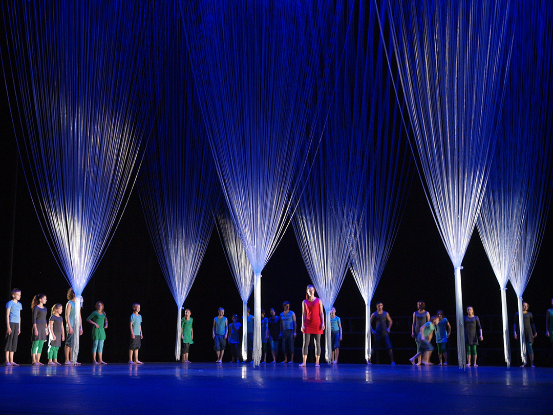 Escenografía para el concierto "Música, Danza y Aventura", por DJA