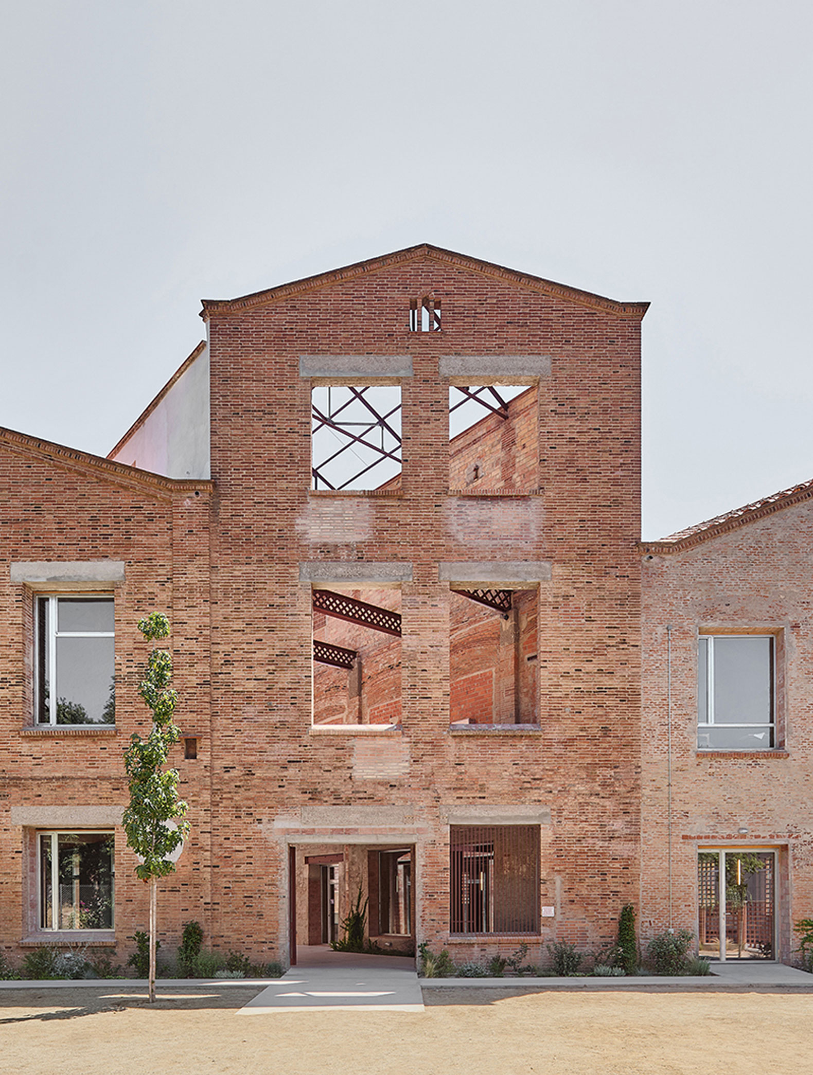 Rehabilitation of the Vapor Cortès - Prodis 1923 by Harquitectes. Photograph by Adrià Goula.
