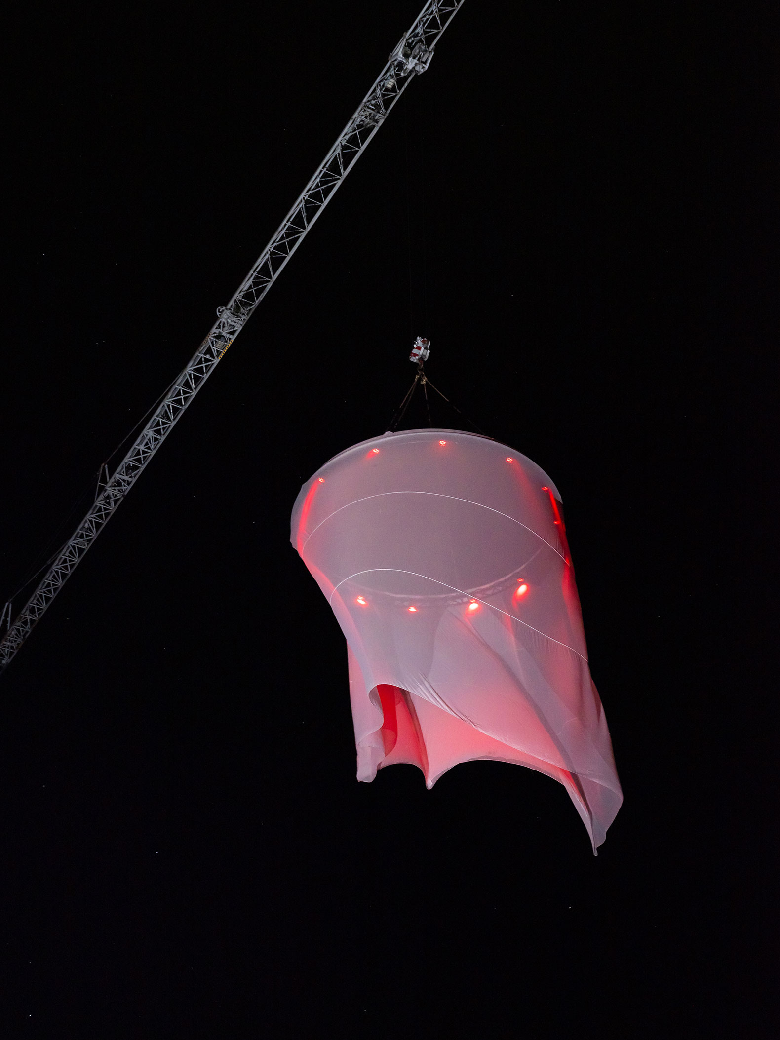 «Medusa» por Collectif Xenia, Gauthier Füllemann y Denis Sermaxhaj. Fotografía por Pierre Marmy.