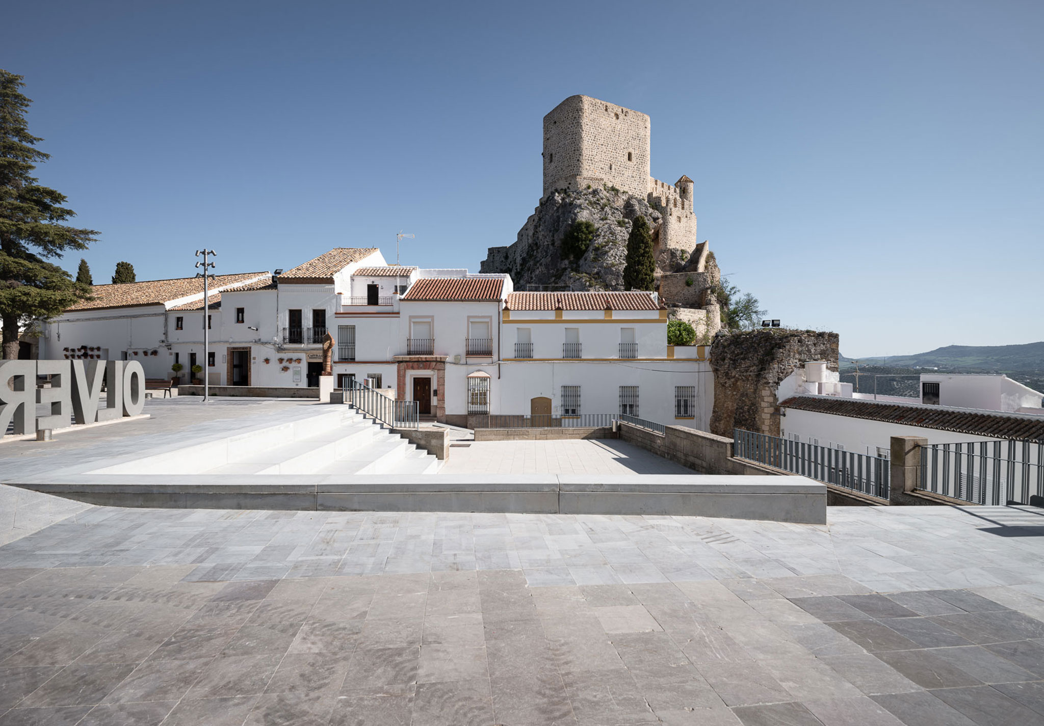 Regeneration of urban spaces in the historic center of Olvera by Estudio Acta. Photograph by Fernando Alda.