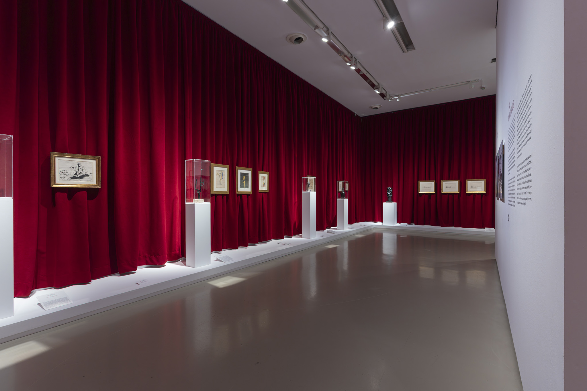 «Transitar el siglo XX. Dibujo y escultura en las Colecciones ICO». Fotografía por Julio César González. Imagen cortesía del Museo ICO.