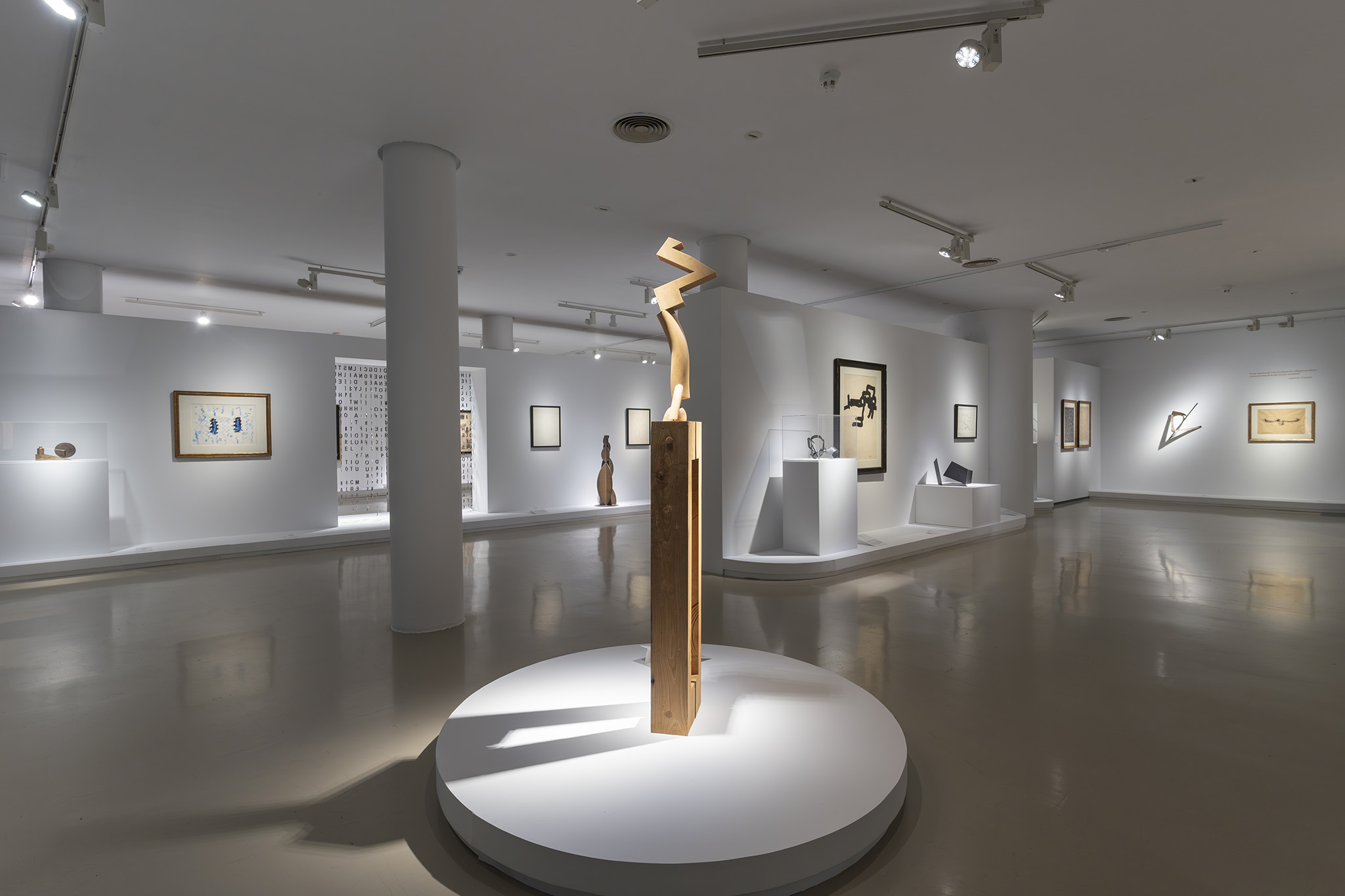 «Transitar el siglo XX. Dibujo y escultura en las Colecciones ICO». Fotografía por Julio César González. Imagen cortesía del Museo ICO.