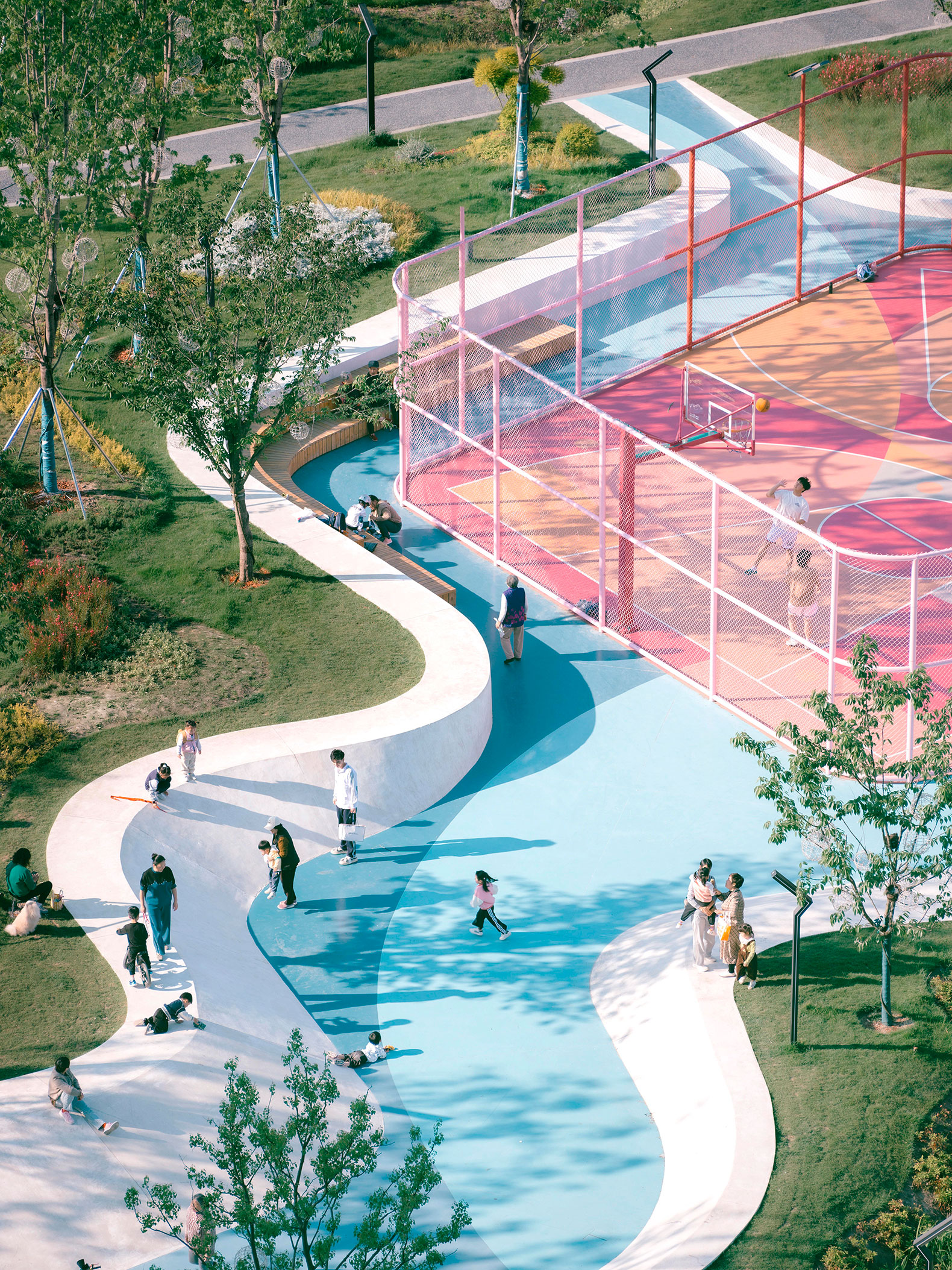 «Huachiao Vibrant Sports Park» por SoBA. Fotografía por Holi