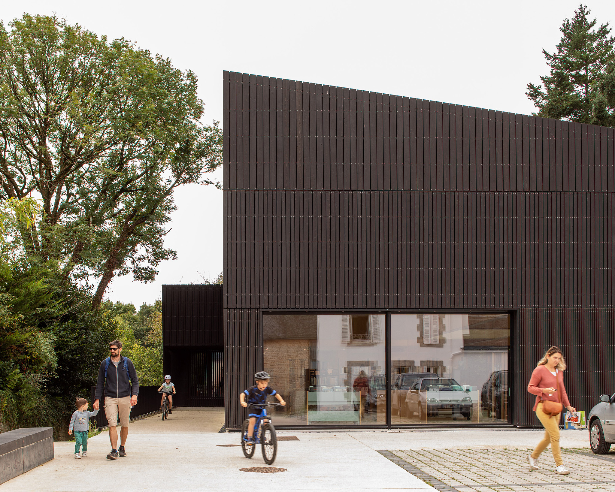 Pont-Scorff Cultural Center by AGA Architectes Associés. Photograph by Gaëtan Chevier.