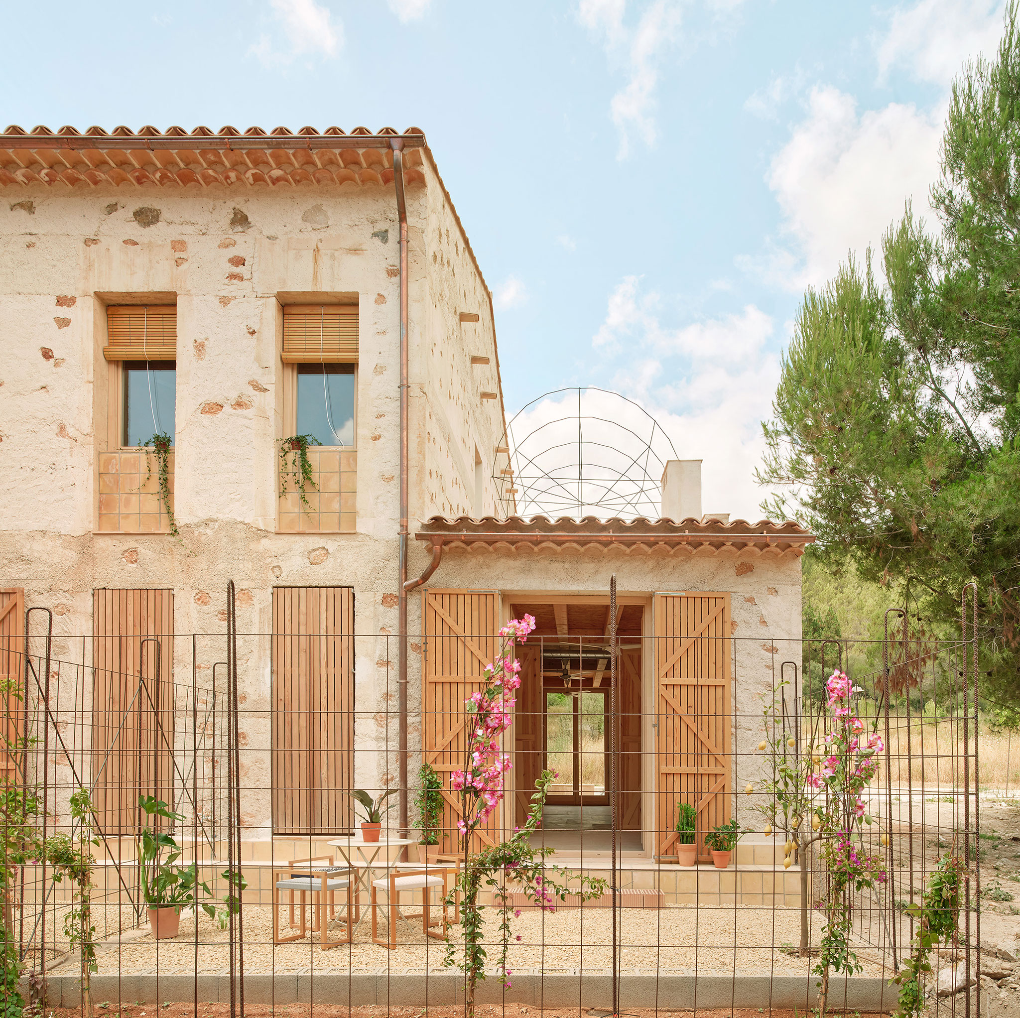 "Ses Veles Puigpunyent" by Alventosa Morell Arquitectes and Joan Josep Fortuny Giró. Photography by José Hevia