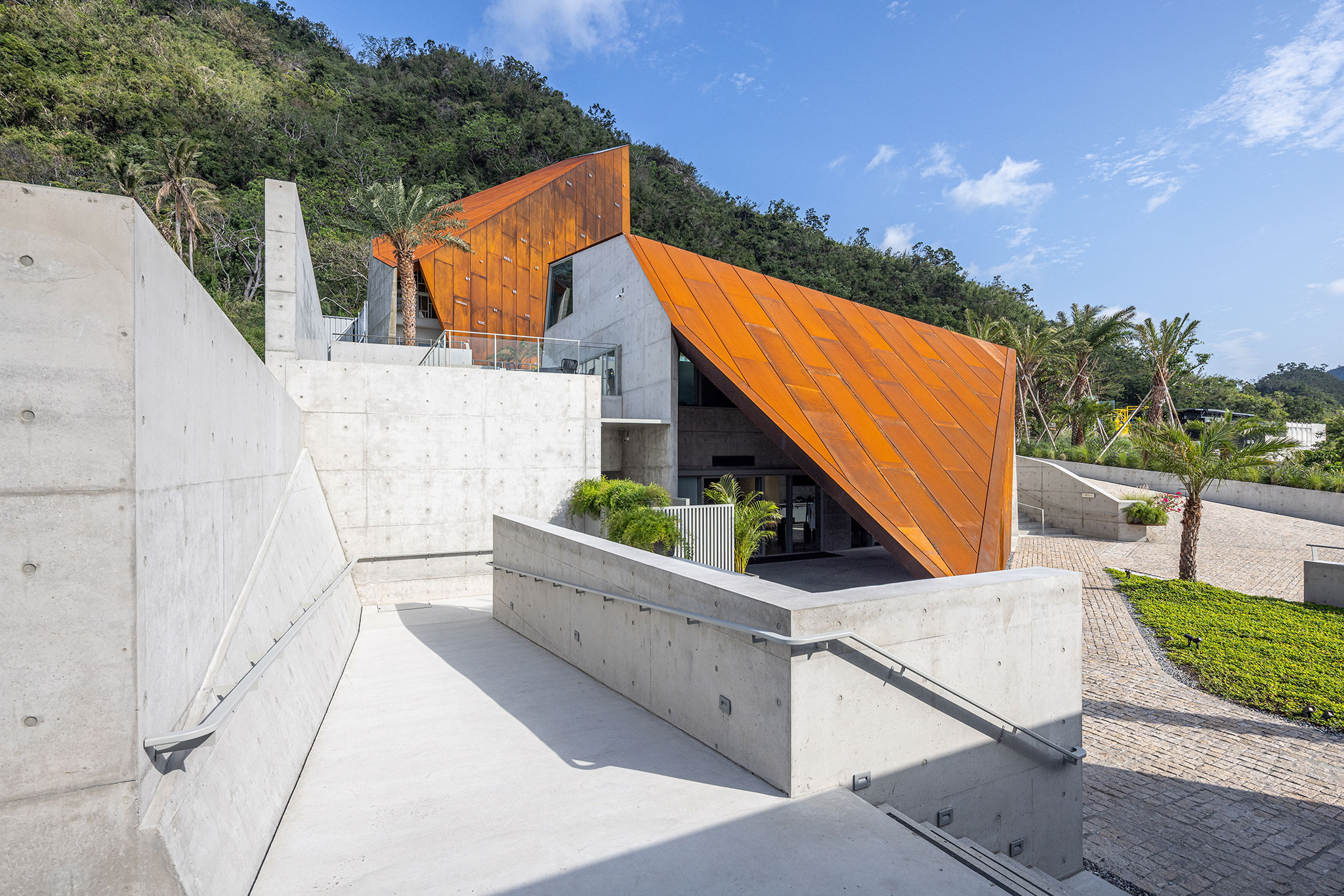 Paul Chiang Art Center by Behet Bondzio Lin Architekten. Photography by YuChen Chao Photography