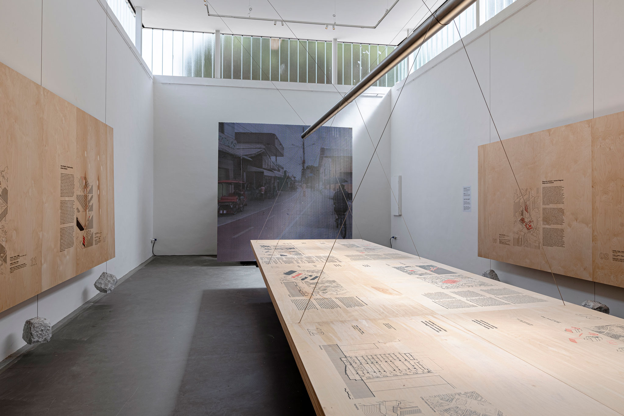 Recently restored by Arquitetos Associados and Henrique Penha for the 17th Venice Architecture Biennale, the Brazilian Pavilion (designed in 1960 by Henrique Mindlin, Giancarlo Palanti, and Walmir Amaral) consists of two halls with very distinct spatial identities: the first, open to the exterior through large panes of floor-to-ceiling glass; the second, closed at eye level and surrounded by tall, translucent U-glass windows.