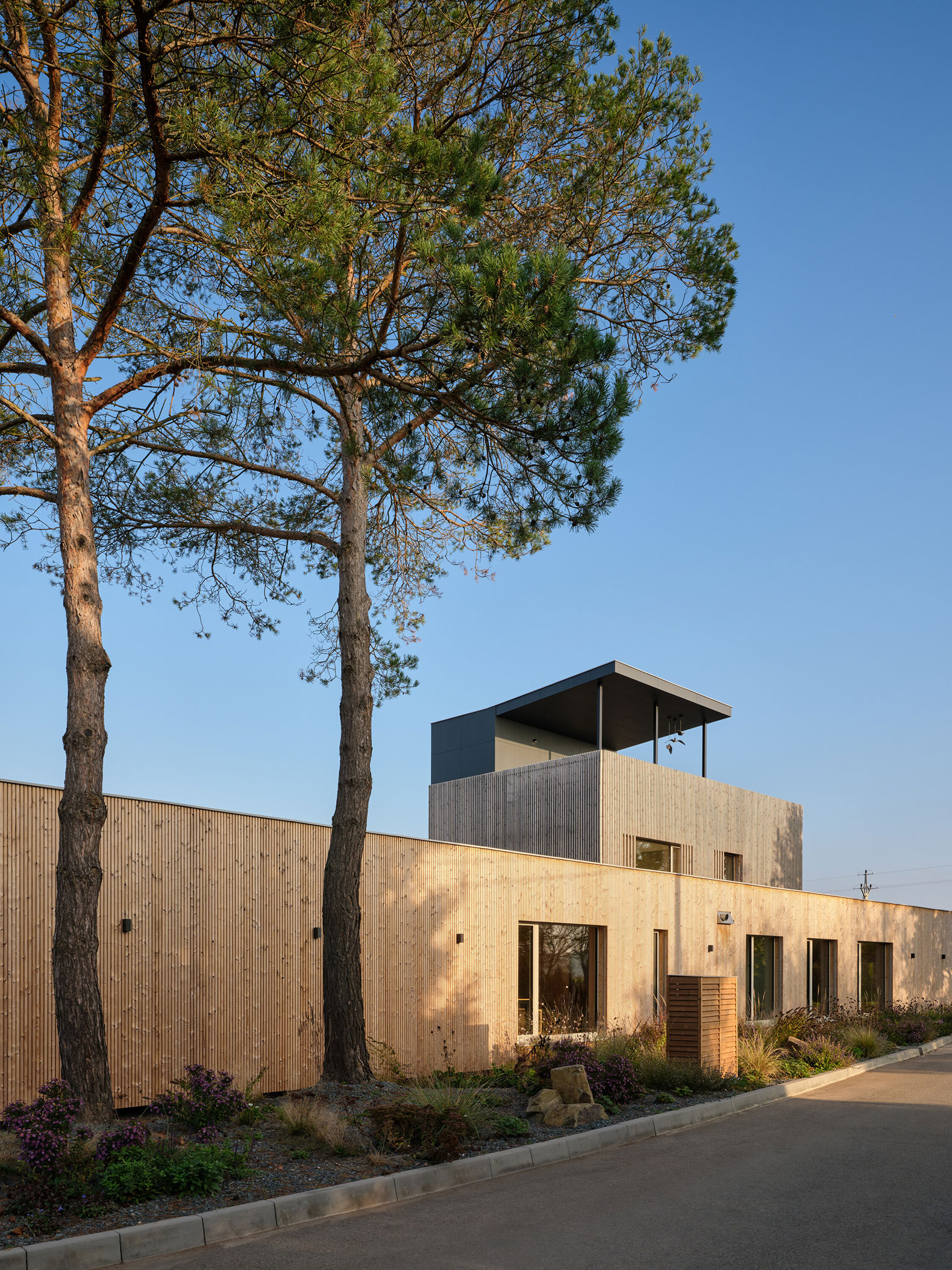 Family and Company Headquarters Eko modular by Semela Ateliers. Photograph by BoysPlayNice