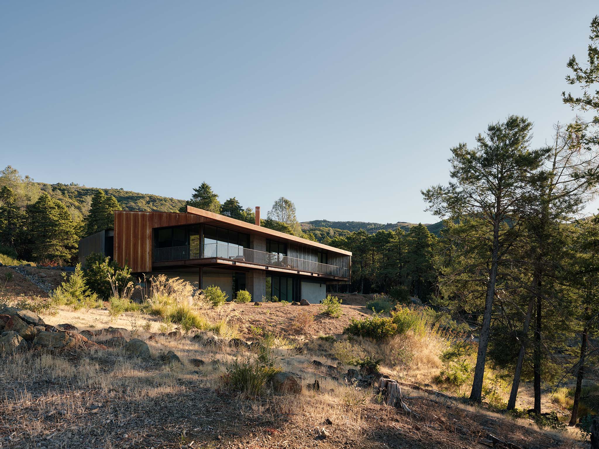 «Pine Flat» por Faulkner Architects. Fotografía por Joe Fletcher