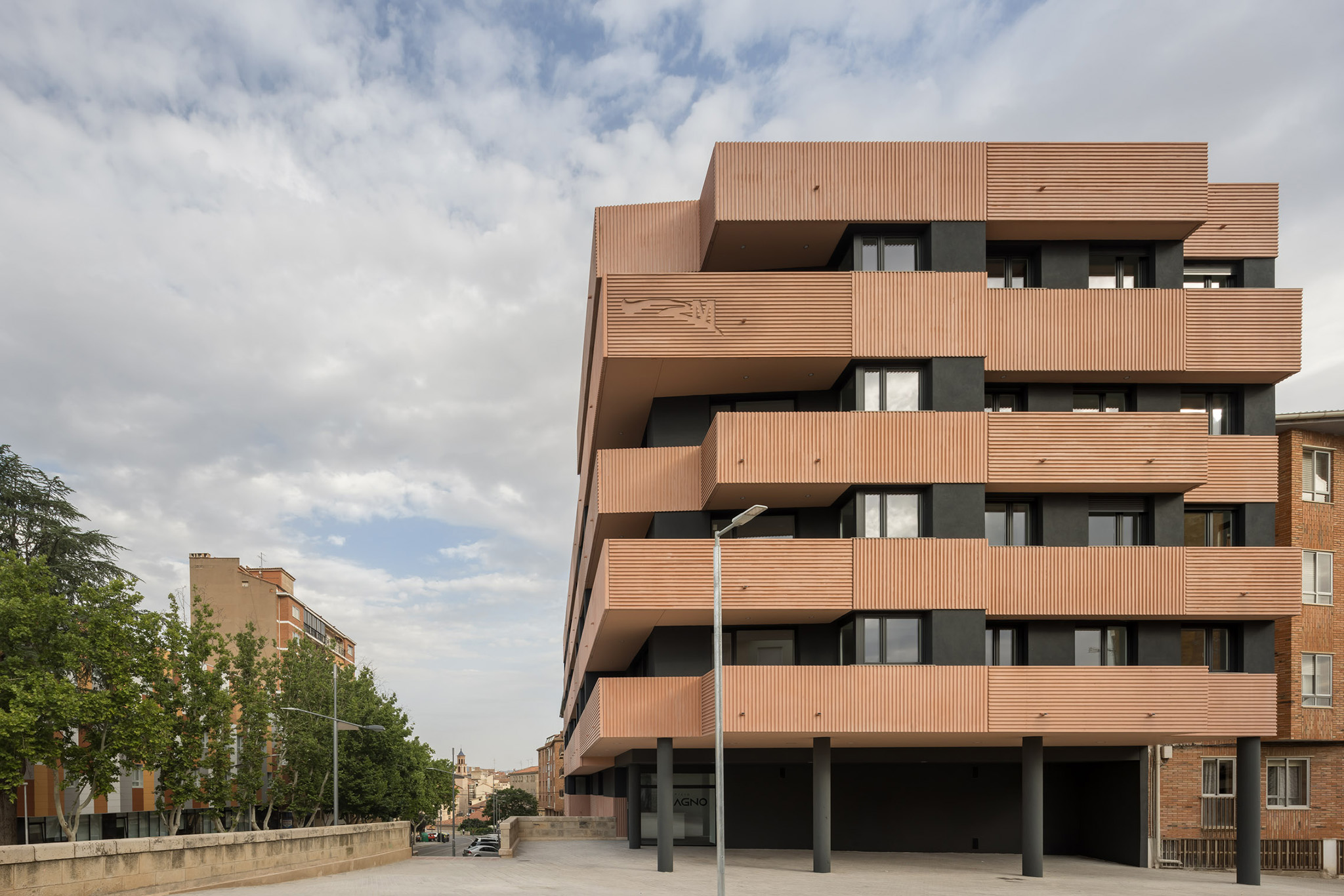 Edificio Magno por Javier Prieto Arquitectos. Fotografía por Germán Cabo.