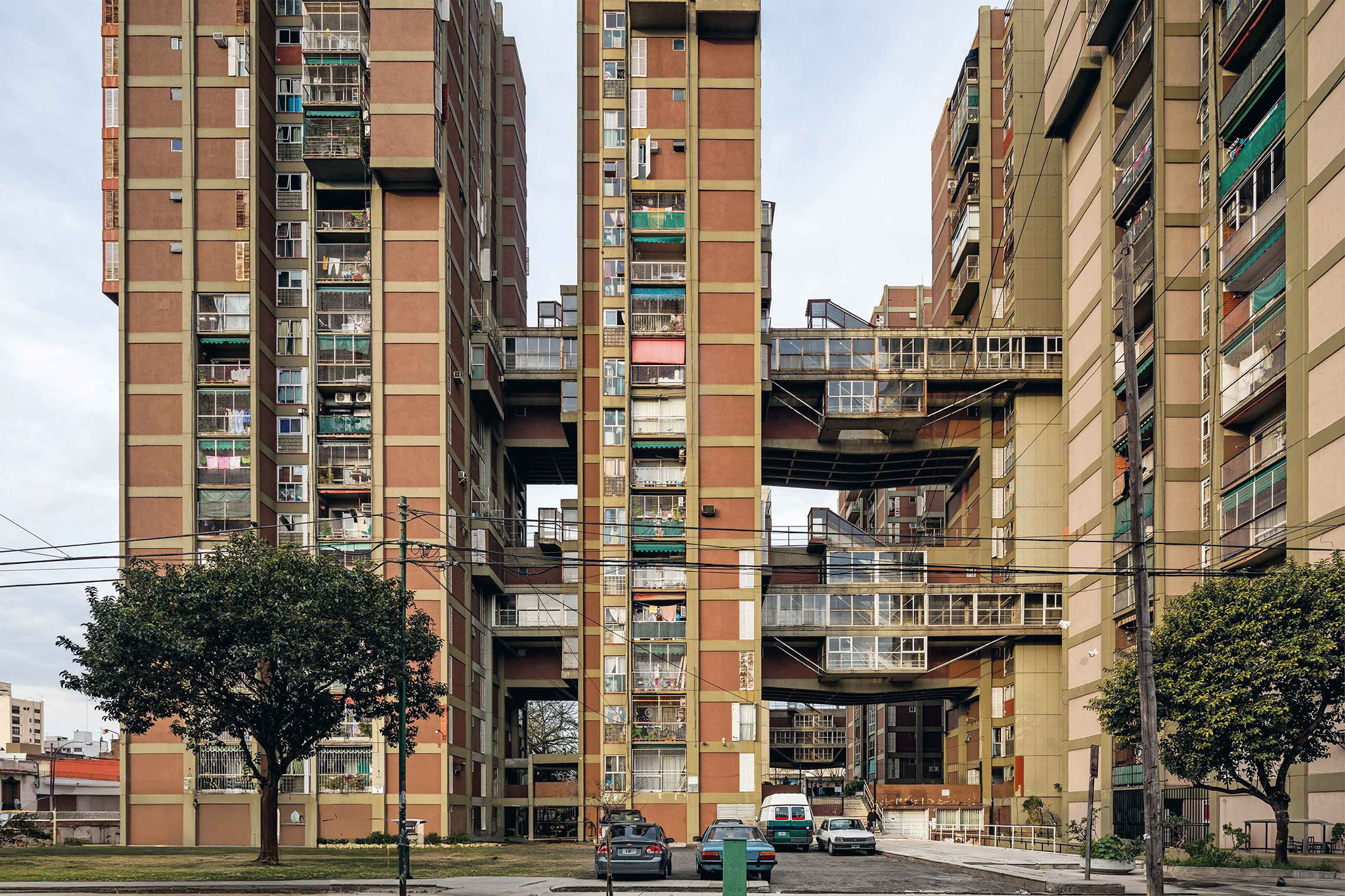 "Conjunto Rioja", 1969–1973. Photographed on August 6, 2015. "A Collection of Latin American Modern Architecture. Volume 2". Photograph by Leonardo Finotti. Courtesy by 2025 Lars Müller Publishers.