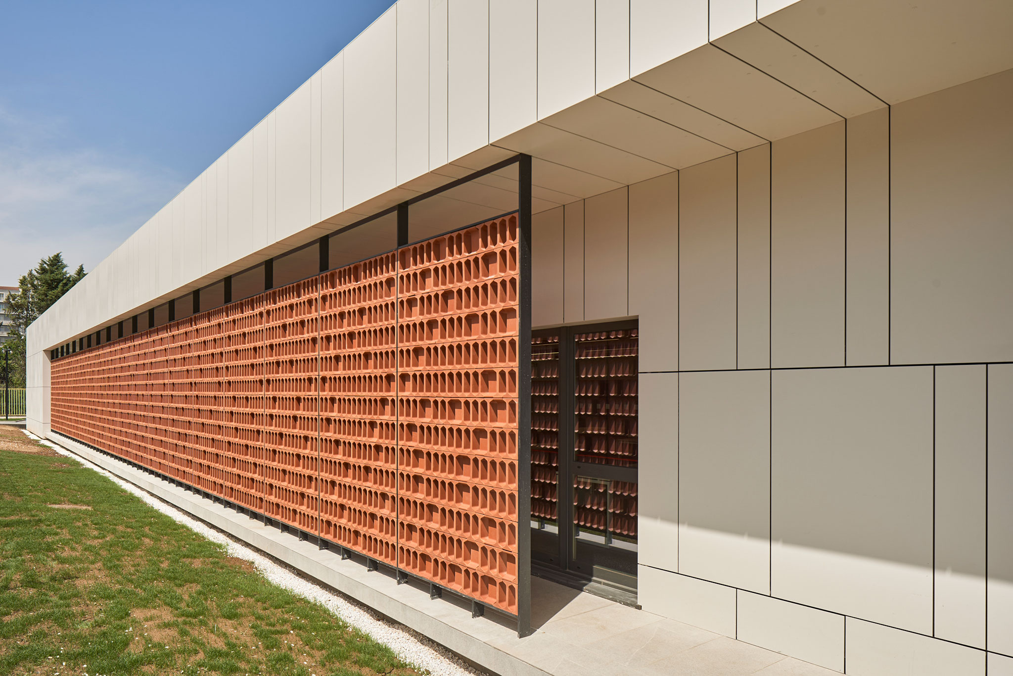 Edificio para ECYL y SEPE por Marcos Rico Arquitectos. Fotografía por Javier Bravo