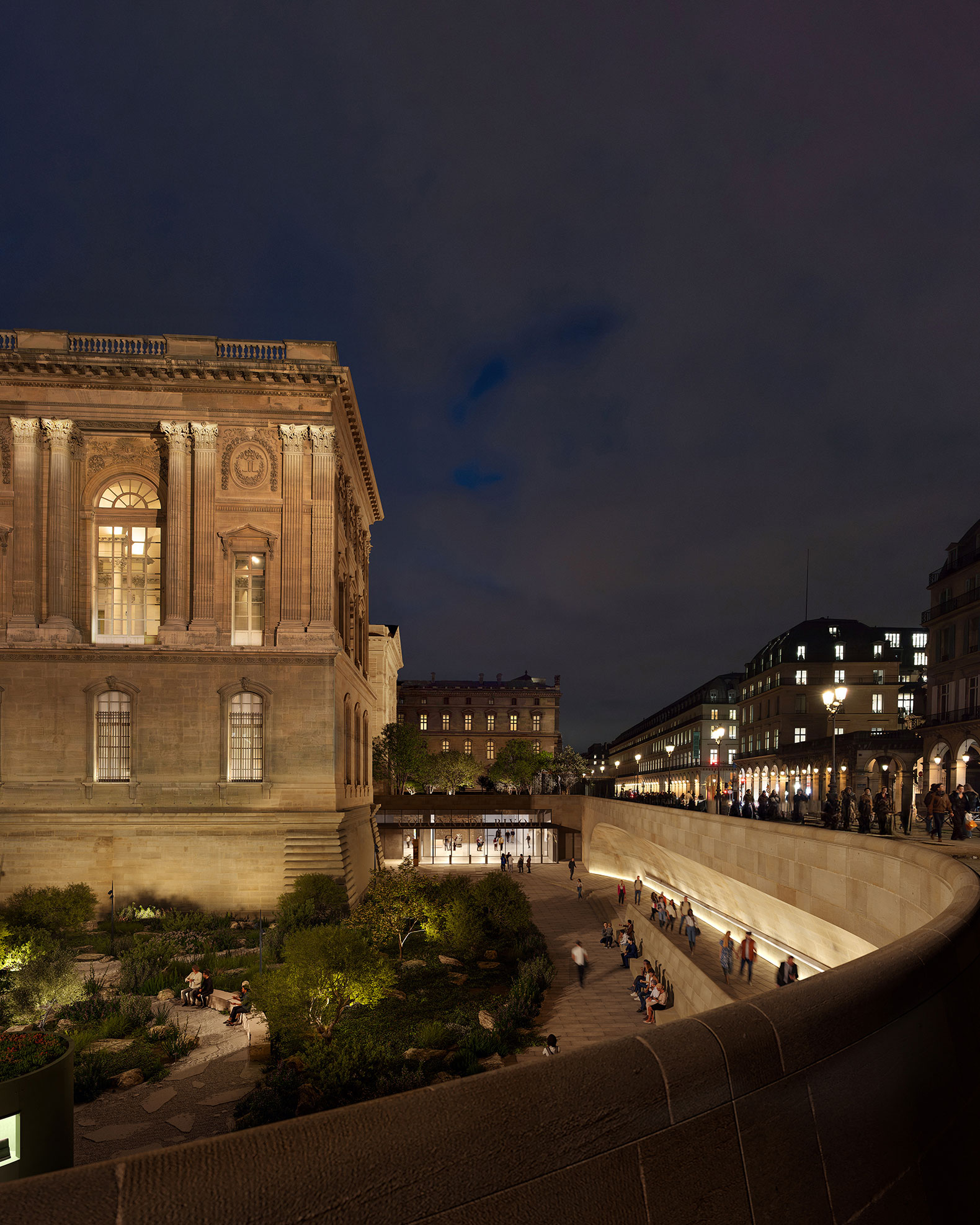 Vista nocturna desde la explanada hacia los nuevos puntos de acceso, propuesta de STUDIOS Architecture Paris y Selldorf Architects. Visualización por Vincent Atelier.