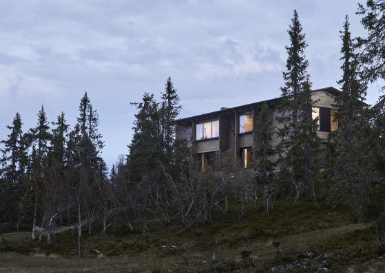 Cabaña Kvitfjell por Kvitfjell Cabin by R21 Arkitekter. Photograph by Mariela Apollonio Arkitekter. Fotografía por Mariela Apollonio