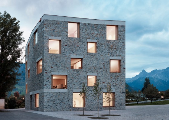 Centro deportivo alpino por Bernardo Bader. Fotografía por Adolf Bereuter 