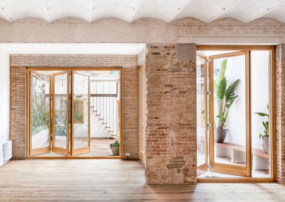 Gallery-House by Carles Enrich. Photograph © Adrià Goula