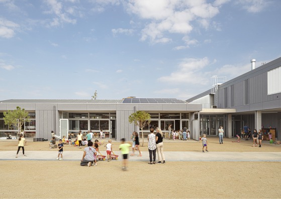 "PLA DEL PUIG" School by Coll-Leclerc. Photograph by Adrià Goula