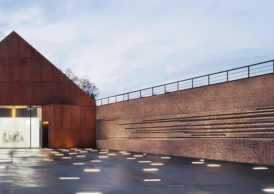 Vista exterior del Museo de la Familia Ulma por Nizio Design International. Imagen cortesía de Nizio Design International