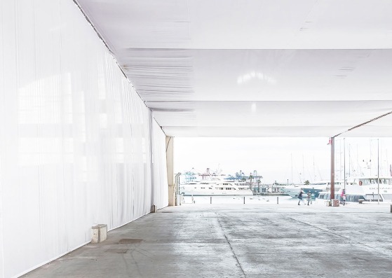 Intervención de emergencia en el Tinglado nº2 del Puerto de Valencia por rellam. Fotografía © Germán Cabo