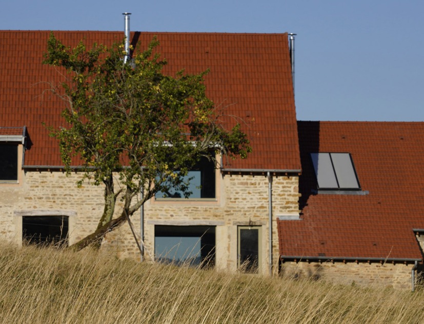 La Grange by Le Dévéhat Vuarnesson Architectes. Photograph by Charles Pétillon