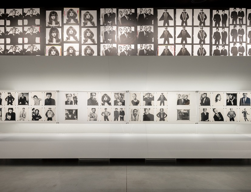 Vista de la exposición David Bailey's Changing Fashion. Cortesía por la Fundación MOP
