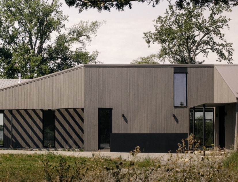 South Bay House by StudioAC. Photography by Félix Michaud