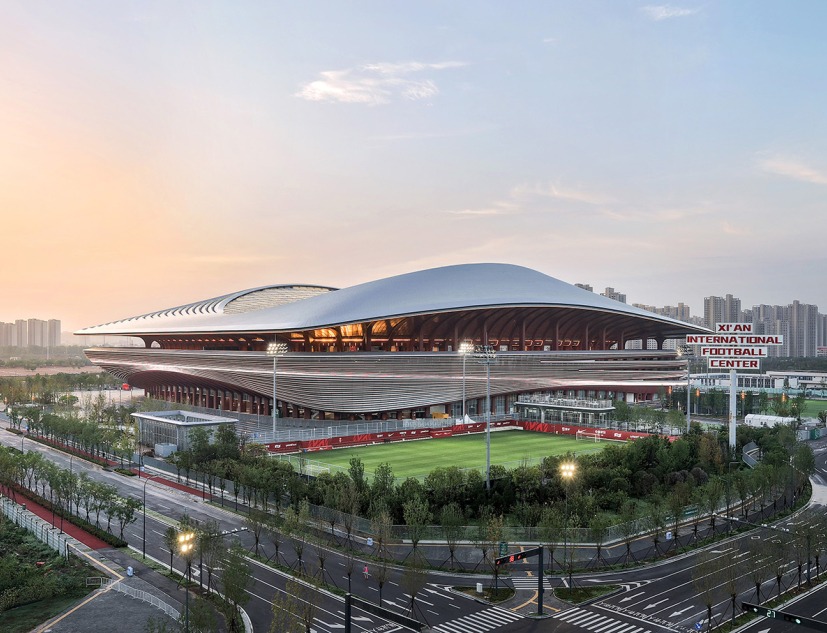 Centro Internacional de Fútbol de Xian, por Zaha Hadid Architects. Fotografía de Hufton + Crow