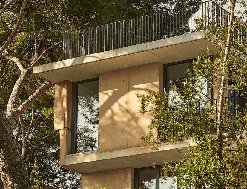 Casa en Cala Tamarit por Raúl Sánchez. Fotografía por David Zarzoso  Casa en Cala Tamarit por Raúl Sánchez. Fotografía por David Zarzoso