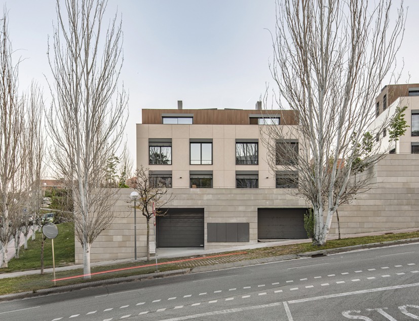 Tiana Hills by Sau taller d'Arquitectura. Photograph by Andrés Flajszer