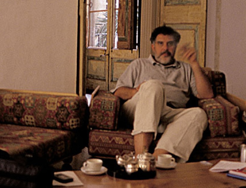 Miralles durante la entrevista, 1999. Fotografía José Juan Barba