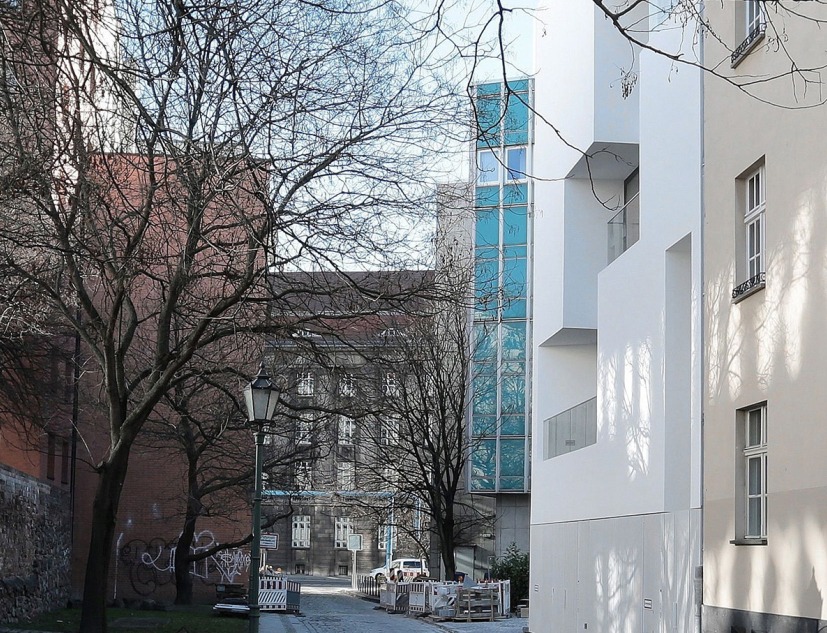 Vivienda en la vieja ciudad del muro de Berlín de Sohrab Zafari. Fotografía © Christian Dammert