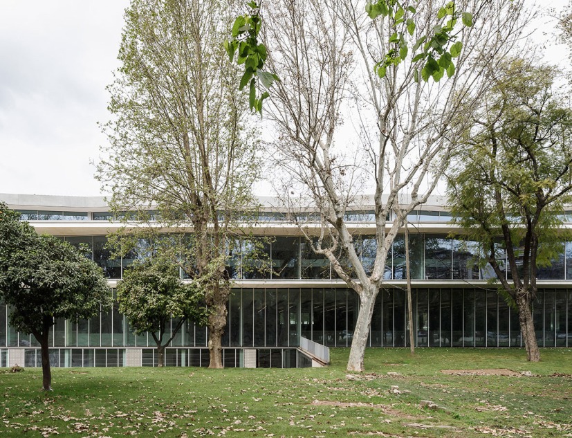 Córdoba Public Library by Paredes Pedrosa Arquitectos. Photograph by Fernando Alda