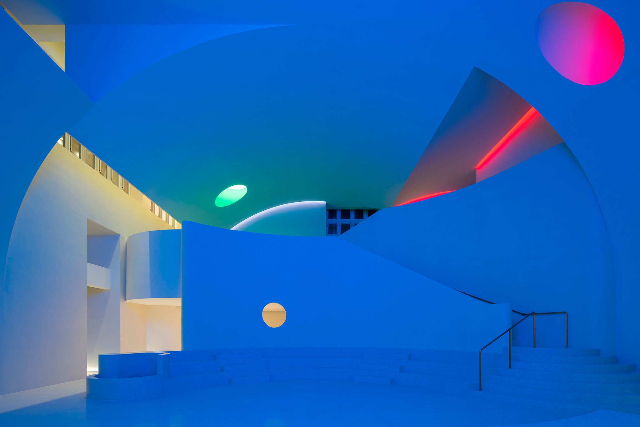 Galería de arte «Flickering Peak CP·SUN RIVER» por Wutopia Lab. Fotografía por Guowei Liu. Galería de arte «Flickering Peak CP·SUN RIVER» por Wutopia Lab. Fotografía por Guowei Liu.