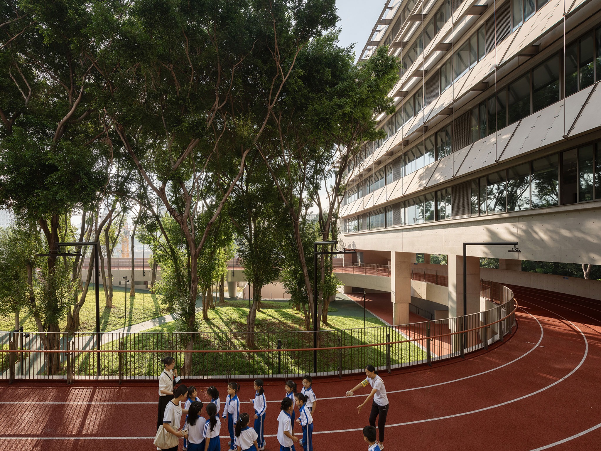 Escuela primaria de lenguas extranjeras de Liyuan por Vector Architects. Fotografía por Canhui Luo. Escuela primaria de lenguas extranjeras de Liyuan por Vector Architects. Fotografía por Canhui Luo.