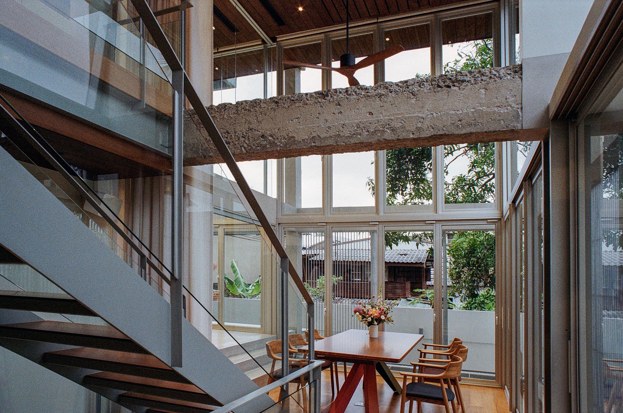 Sebsiri House by PHTAA living design. Photograph by Kukkong Thirathomrongkiat. Sebsiri House by PHTAA living design. Photograph by Kukkong Thirathomrongkiat.