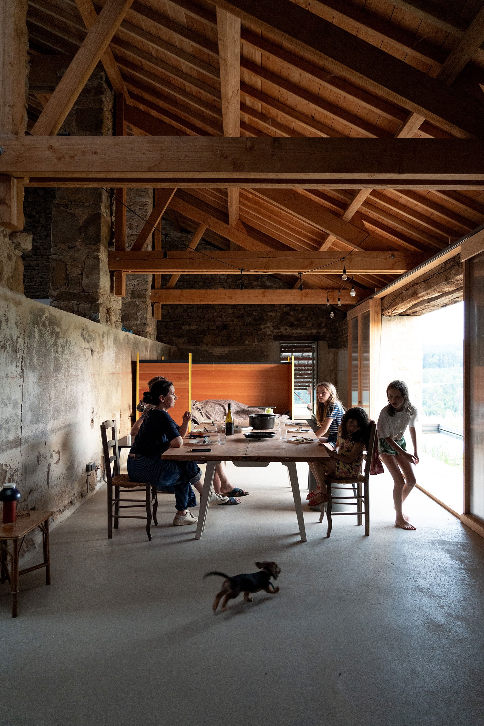 La Grange por Le Dévéhat Vuarnesson Architectes. Fotografía por Philippe Thibault. La Grange por Le Dévéhat Vuarnesson Architectes. Fotografía por Philippe Thibault.