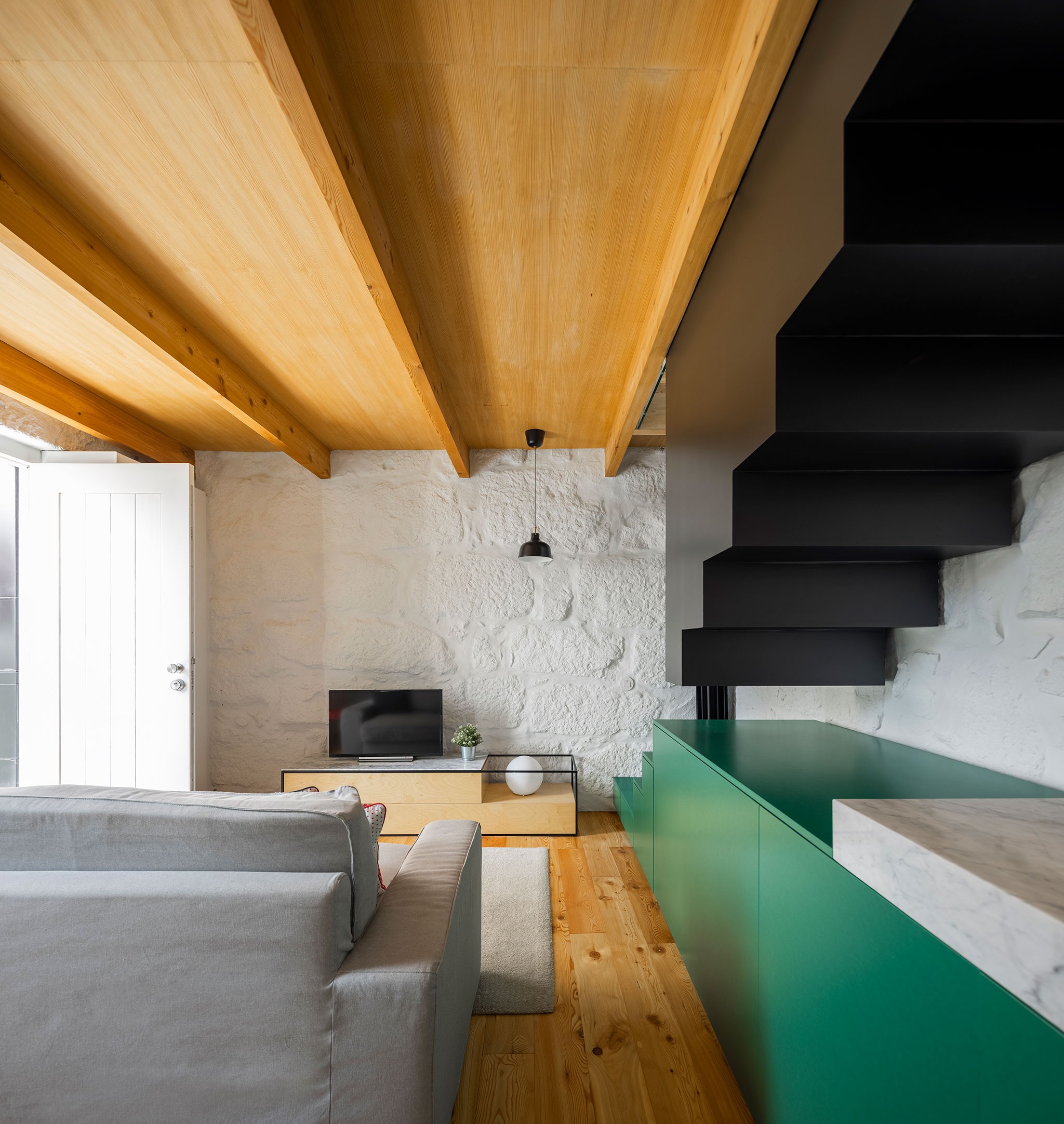 Covelo House by Spaceworkers. Photograph by Ivo Tavares Studio. Covelo House by Spaceworkers. Photograph by Ivo Tavares Studio.