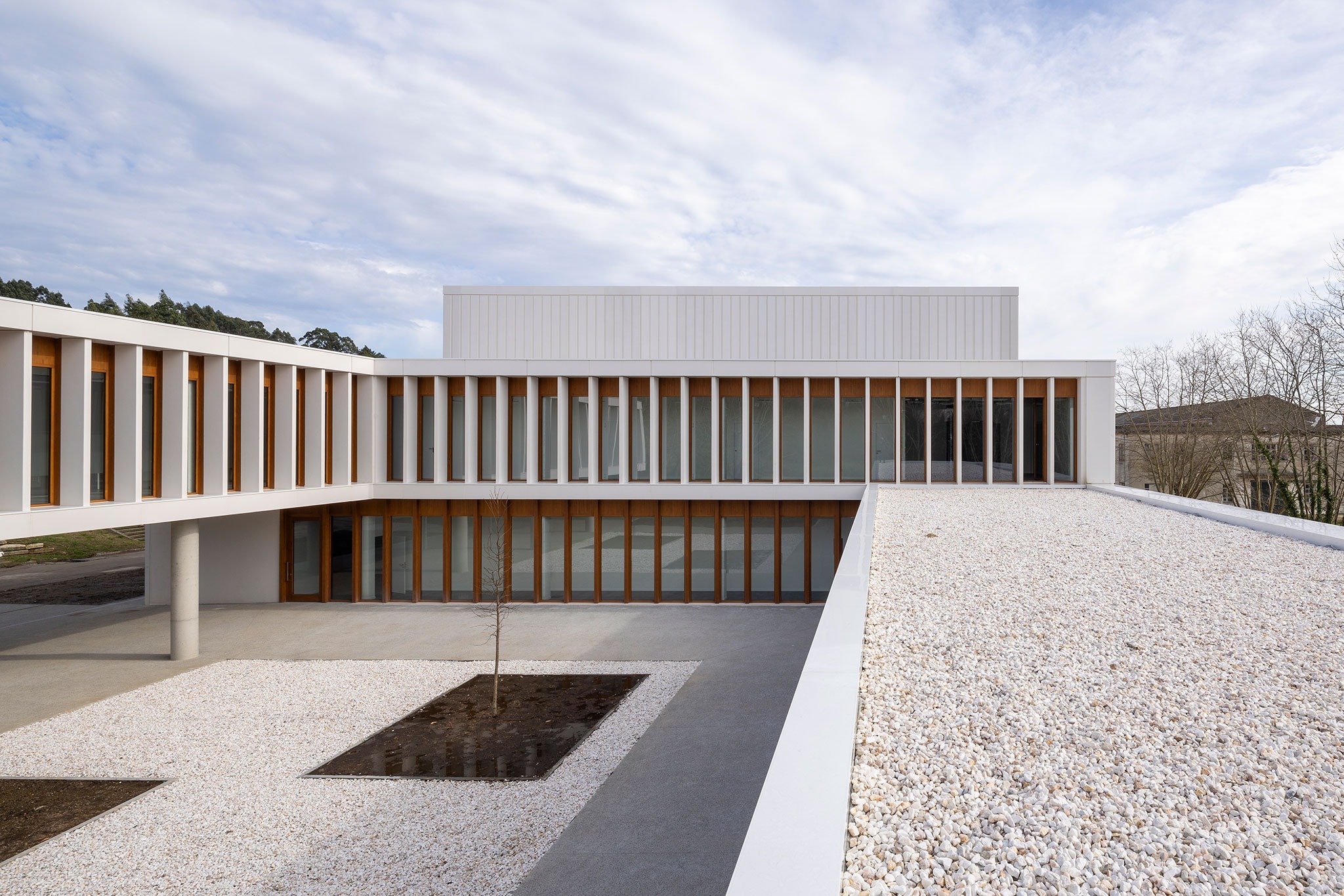 Virtual Studio by Díaz y Díaz Arquitectos + José Deus Bouzón. Photograph by Juan Rodríguez. Virtual Studio by Díaz y Díaz Arquitectos + José Deus Bouzón. Photograph by Juan Rodríguez.