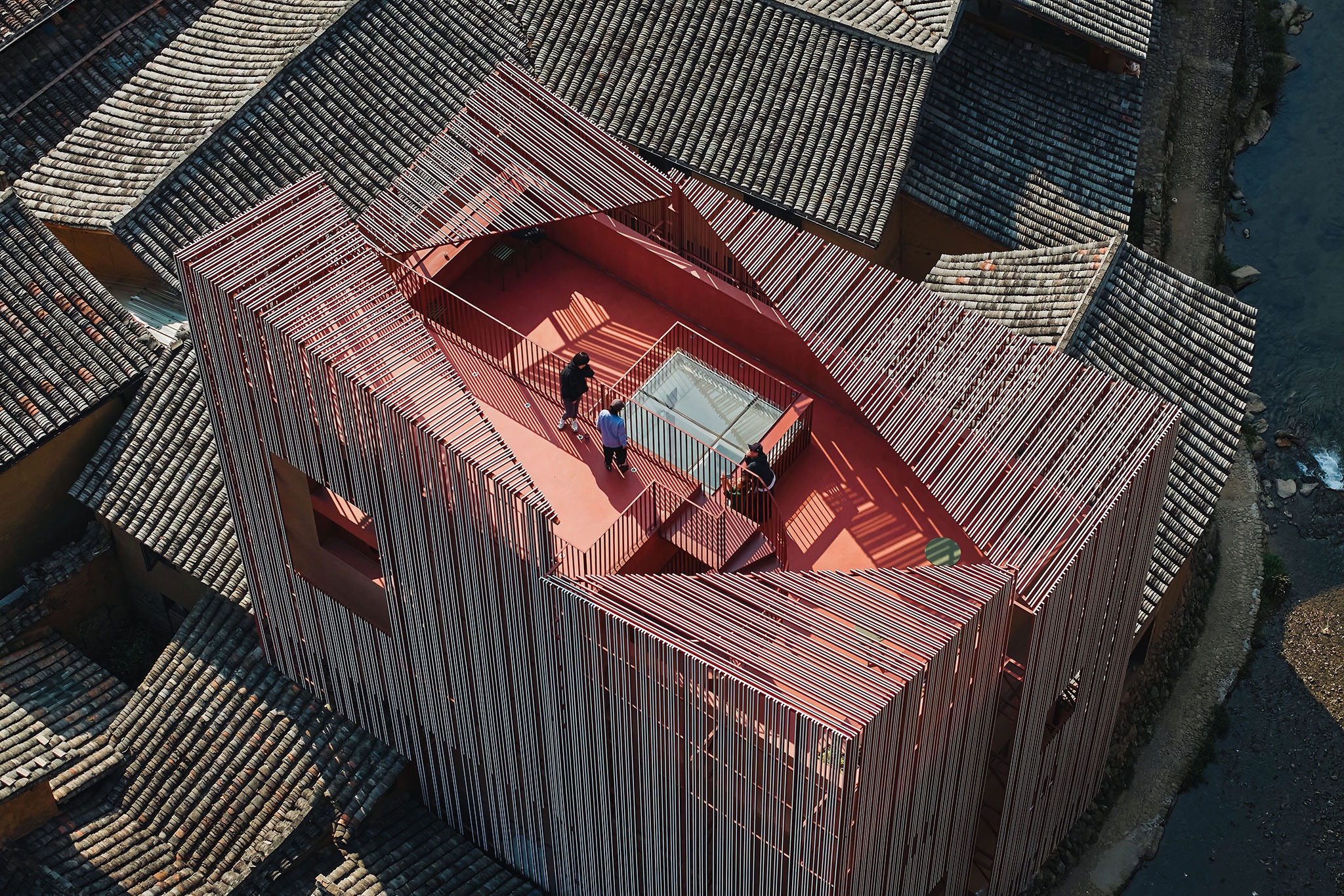 The height difference of the terrace provides more possibilities for various activities. The Quartet – Songzhuang Z Museum by TEAM_BLDG. Photograph by Jonathan Leijonhufvud. The height difference of the terrace provides more possibilities for various activities. The Quartet – Songzhuang Z Museum by TEAM_BLDG. Photograph by Jonathan Leijonhufvud.