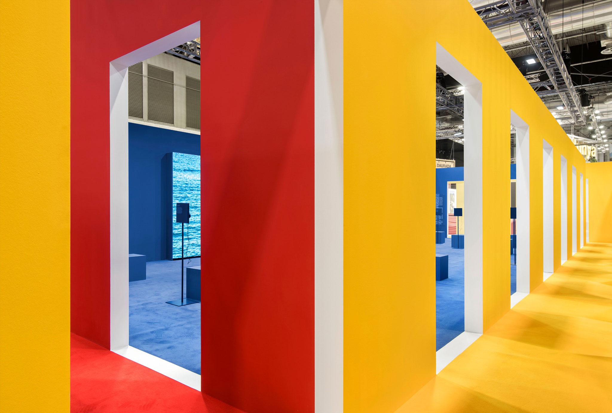Pavilion for Barcelona at FITUR 2025 by Pineda Monedero + Jaime Prous Architects. Photograph by Del Rio Bani Pavilion for Barcelona at FITUR 2025 by Pineda Monedero + Jaime Prous Architects. Photograph by Del Rio Bani