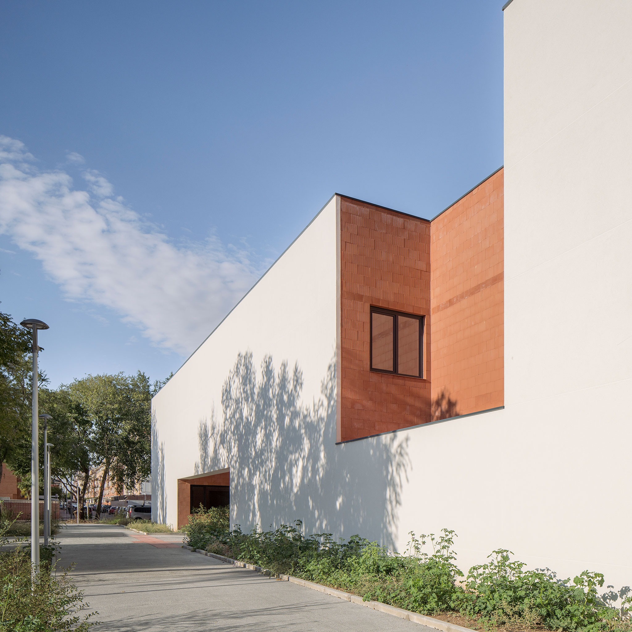 Centro Socio Cultural «El Ensanche» por Parra Arquitectos + INCOSA. Fotografía por Imagen Subliminal. Centro Socio Cultural «El Ensanche» por Parra Arquitectos + INCOSA. Fotografía por Imagen Subliminal.