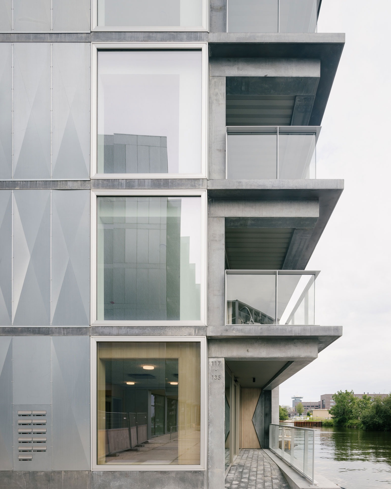 Tolhuiskade residential building by Civic Architects. Photograph by Stijn Bollaert.