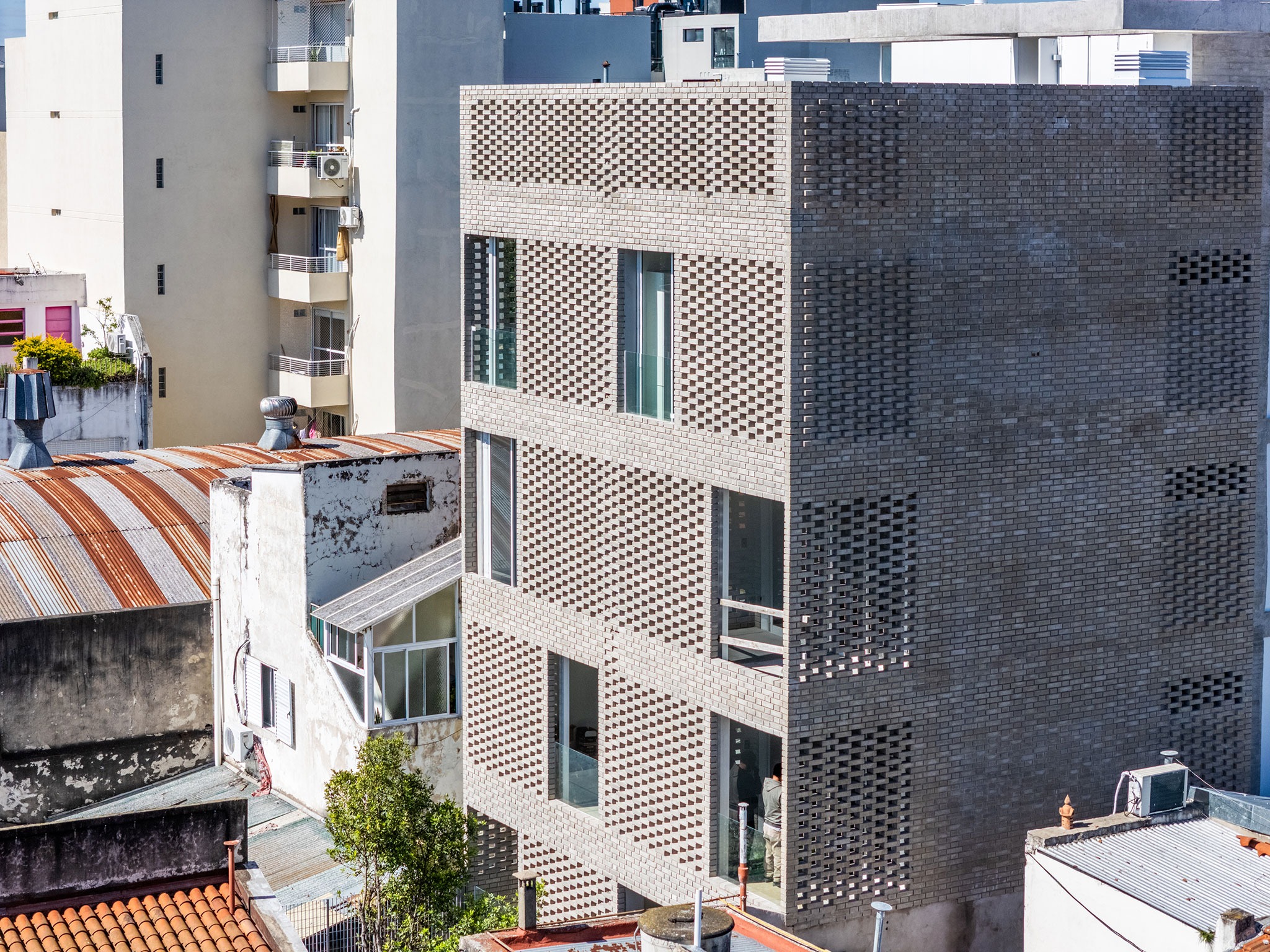 NÑZ 3949 por Estudio Arqtipo. Fotografía por Israel Caire.