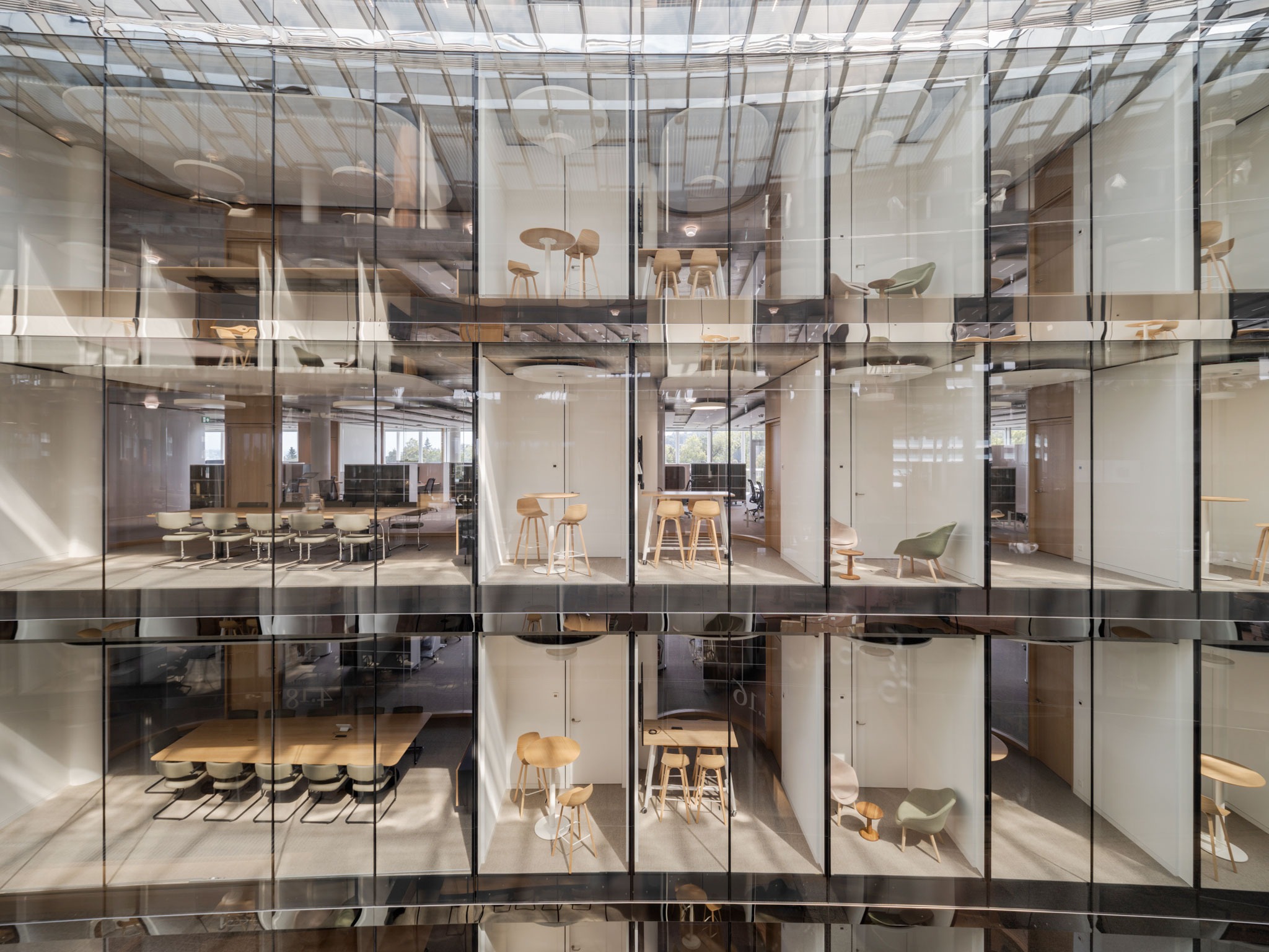 Nueva sede de Lombard Odier por Herzog & de Meuron. Fotografía por Maris Mezulis. Nueva sede de Lombard Odier por Herzog & de Meuron. Fotografía por Maris Mezulis.