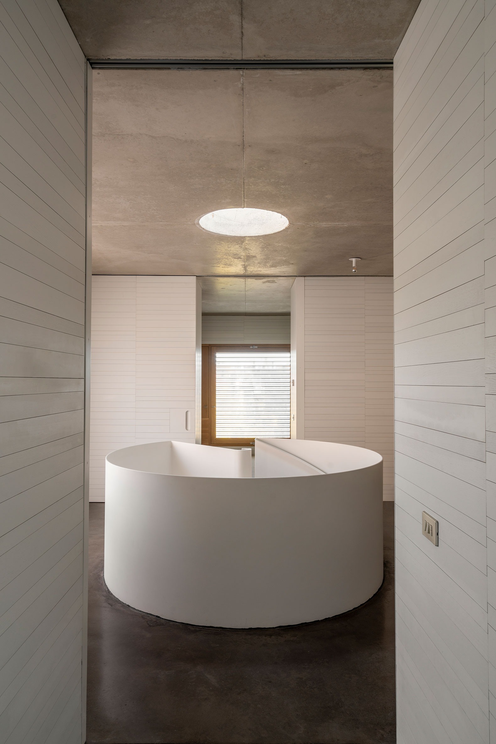 White House in Madrid by Tuñón y Albornoz Arquitectos. Photograph courtesy by Tuñón y Albornoz Arquitectos. White House in Madrid by Tuñón y Albornoz Arquitectos. Photograph courtesy by Tuñón y Albornoz Arquitectos.
