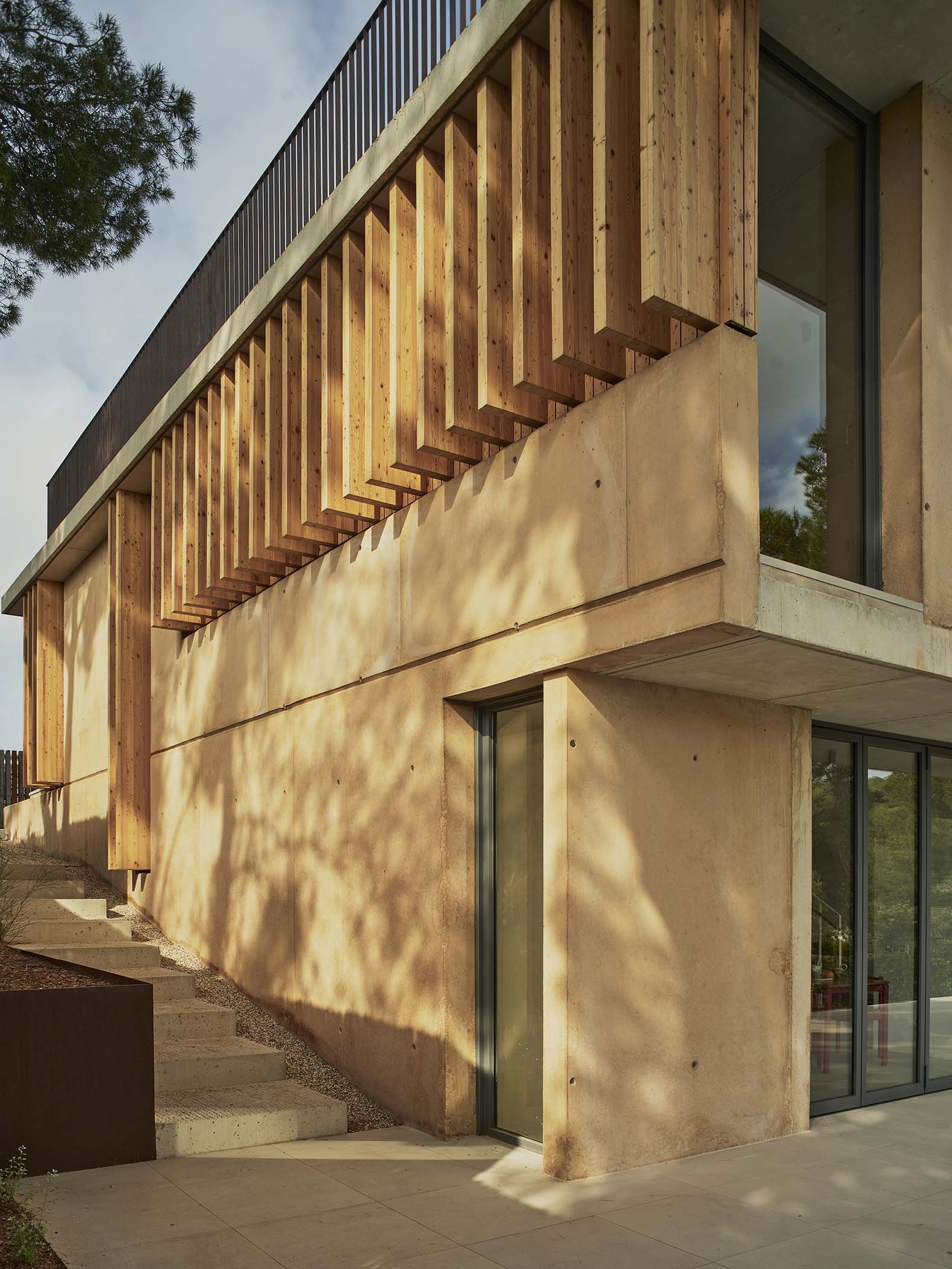 House in Cala Tamarit by Raúl Sánchez. Photograph by David Zarzoso. House in Cala Tamarit by Raúl Sánchez. Photograph by David Zarzoso.