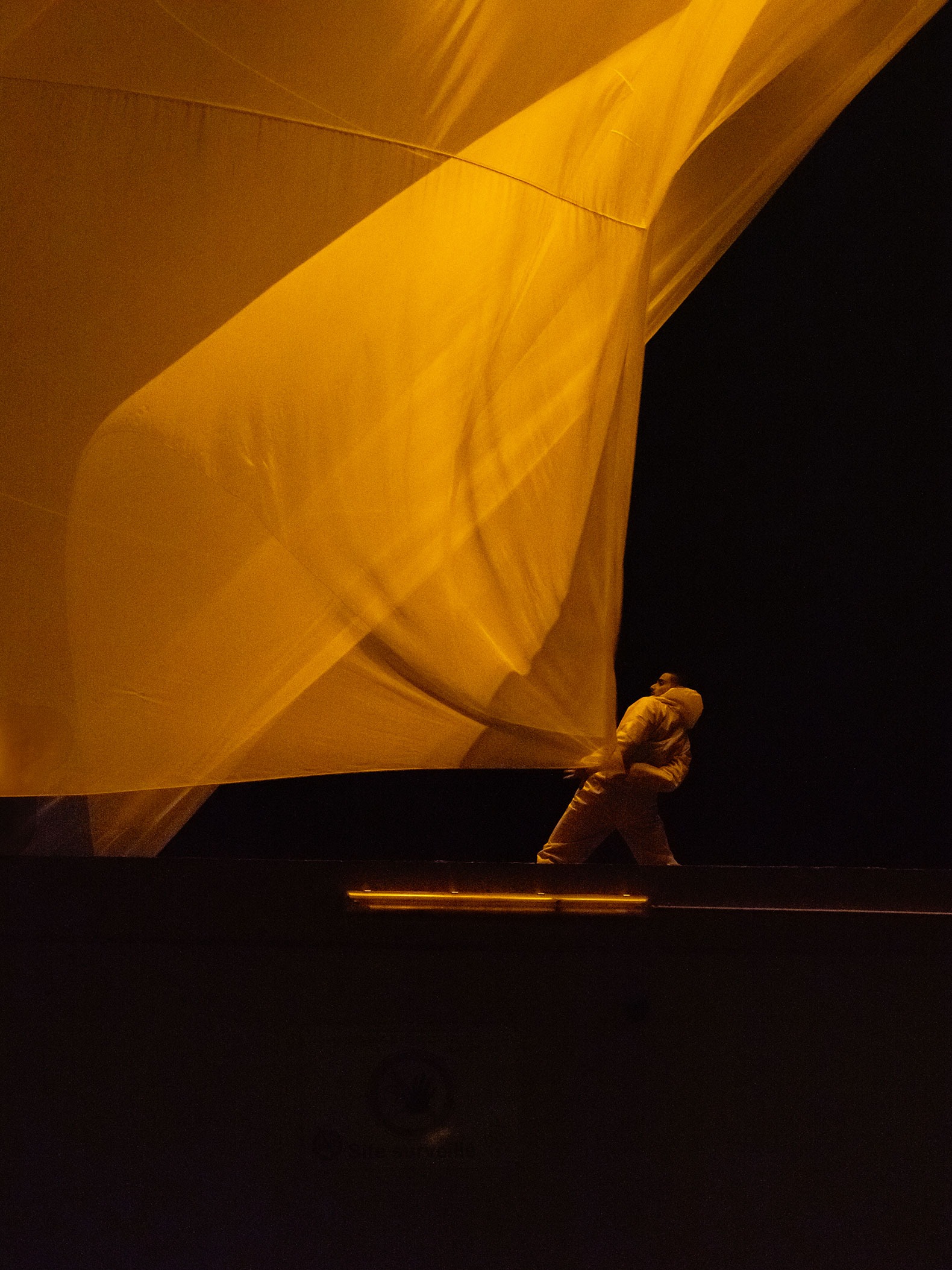 «Medusa» por Collectif Xenia, Gauthier Füllemann y Denis Sermaxhaj. Fotografía por Pierre Marmy.