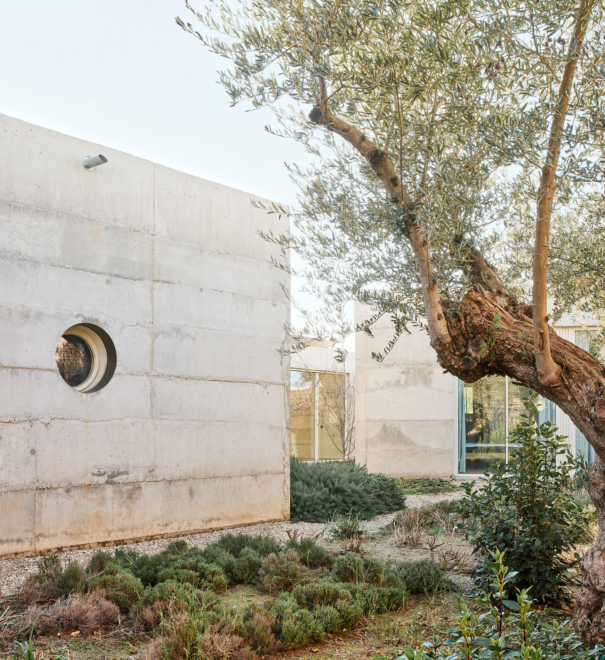Casa Calera y Chozas por Jorge Vidal. Fotografía por Jose Hevia.