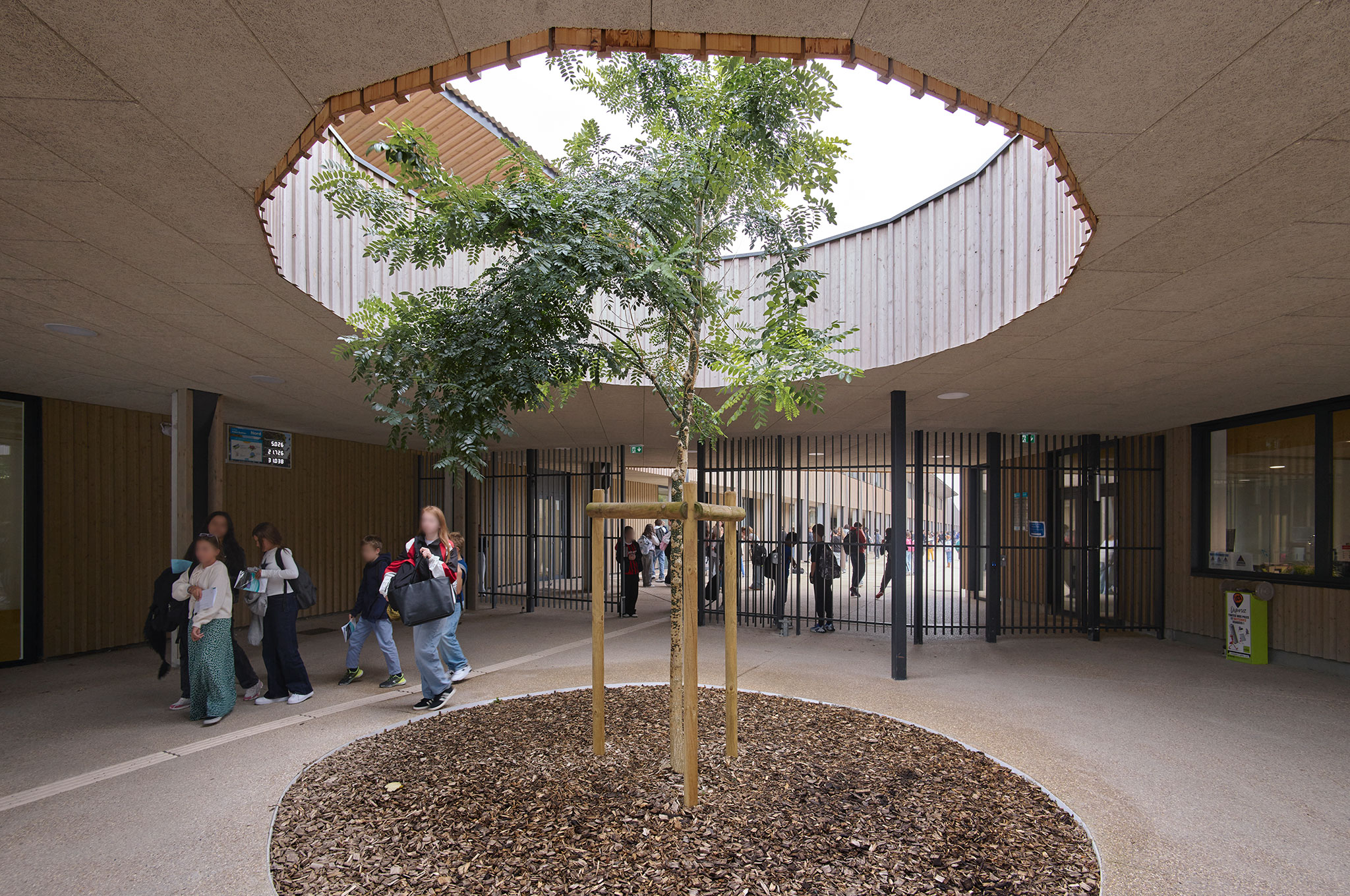 Robert Badinter Secondary School by Coldefy. Photograph by Julien Lanoo.