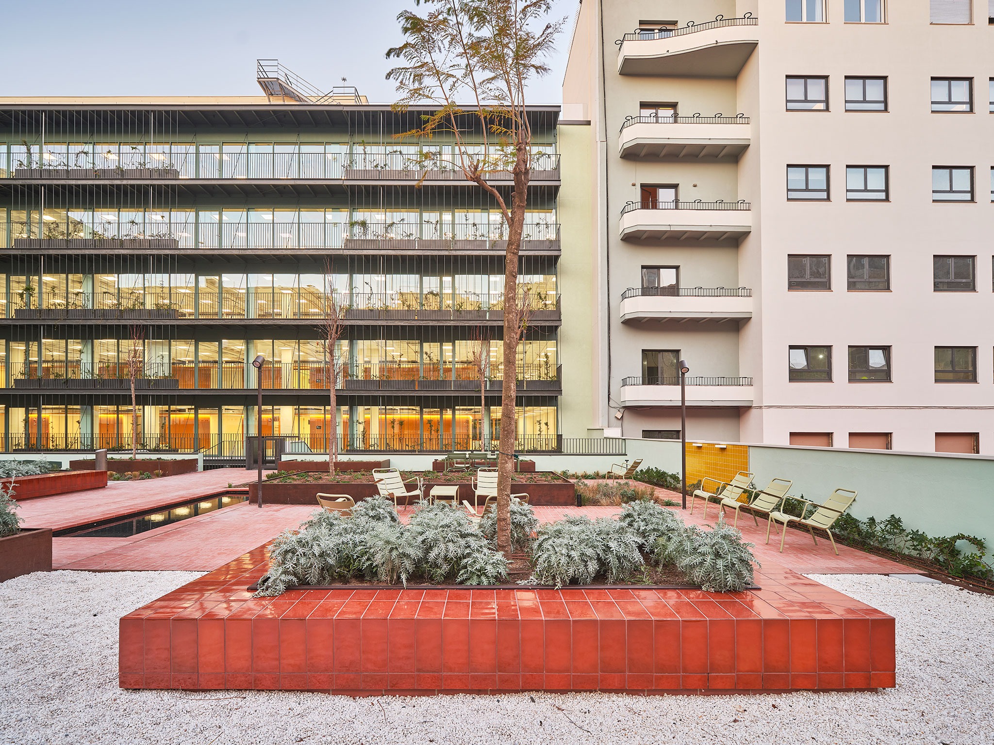 Reforma del edificio Aribau195 por scob. Fotografía por Adrià Goula.